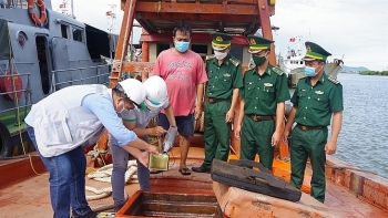 Bà Rịa - Vũng Tàu: Bắt giữ tàu vỏ gỗ vận chuyển gần 30.000 lít dầu DO trái phép