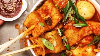 Cách nấu chả cá sốt cay “chuẩn vị” Hàn Quốc siêu ngon, ăn là ghiền
