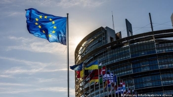 EU hoãn đàm phán về áp trần giá dầu nhập khẩu từ Nga sang tuần sau