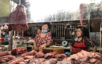 Thịt heo ế ẩm khắp các chợ dịp cuối năm, cảnh 30 năm qua chưa từng xảy ra