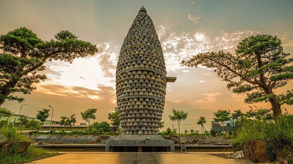 Tháp Thần Nông hình hạt lúa làm từ 1002 cối đá tại Bắc Ninh đạt kỷ lục Châu Á