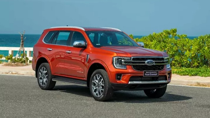 Ford Everest 2024 sắp dừng bán phiên bản màu Đỏ cam và Nâu