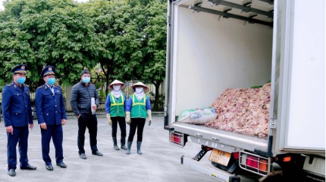 Quảng Ninh: Tiêu hủy 2,4 tấn mỡ động vật không rõ nguồn gốc